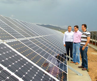 Visita a una planta de placas fotovoltaicas en Yecla